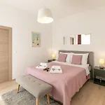 Polai Center 아파트 풀라